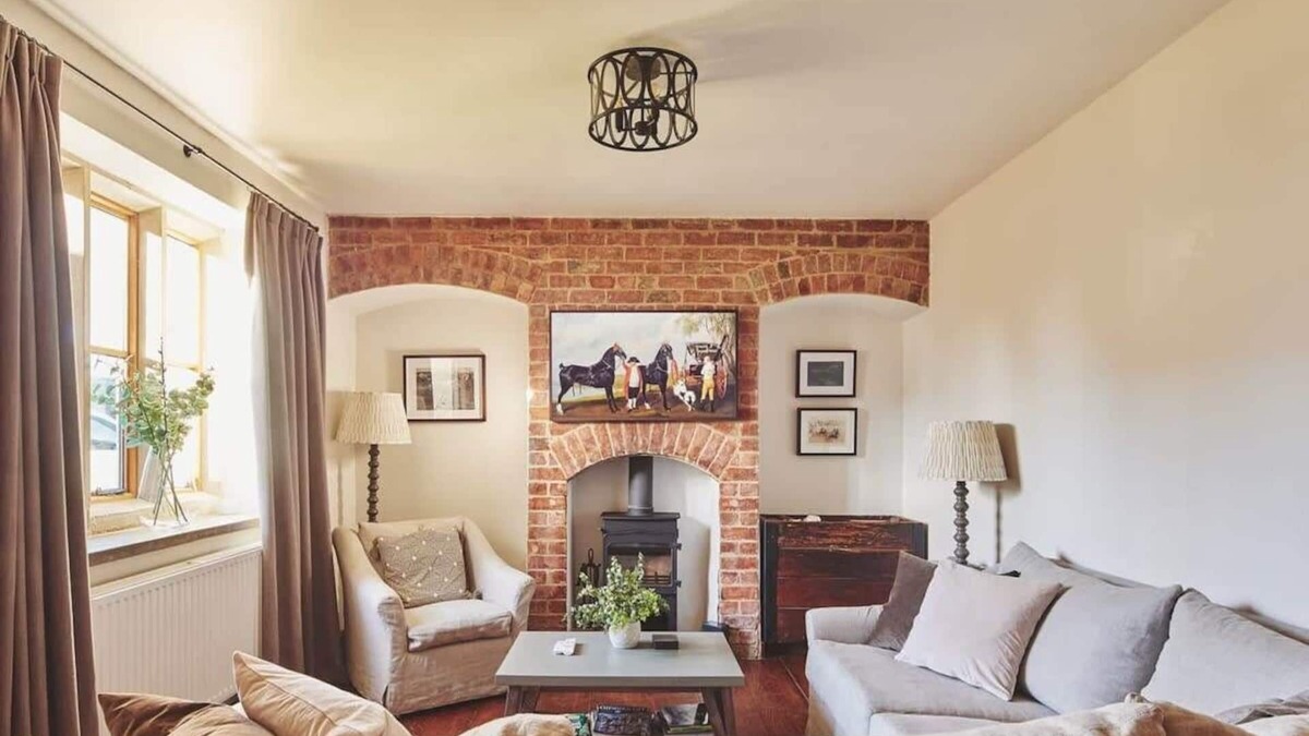 Cheltenham House | Luxury 3 bedroom spacious period Cotswold Cottage – EV & Garden