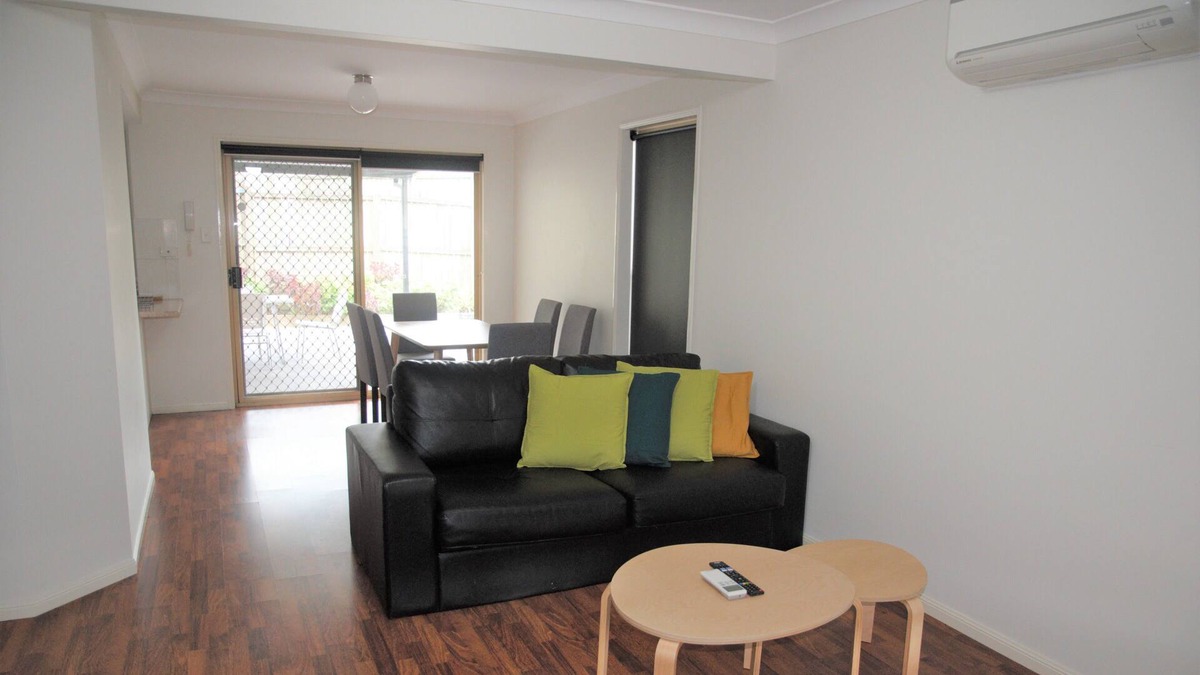 Woodridge House | Luxury 3 bedroom townhouse in Woodridge