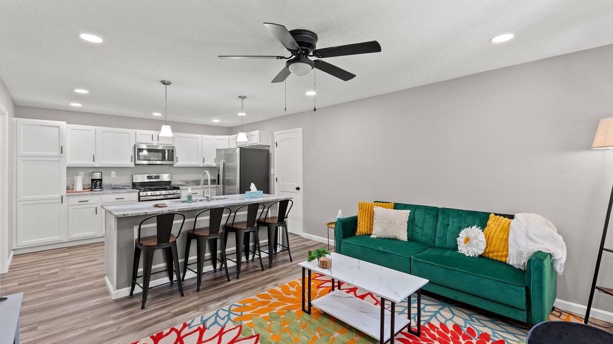 Nicholasville House | Luxury 3-bedroom house with WiFi, AC, Hottub.