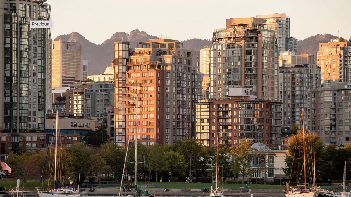 Southeast False Creek House | Luxury 3 Bedroom Waterfront Townhome in Trendy Yaletown