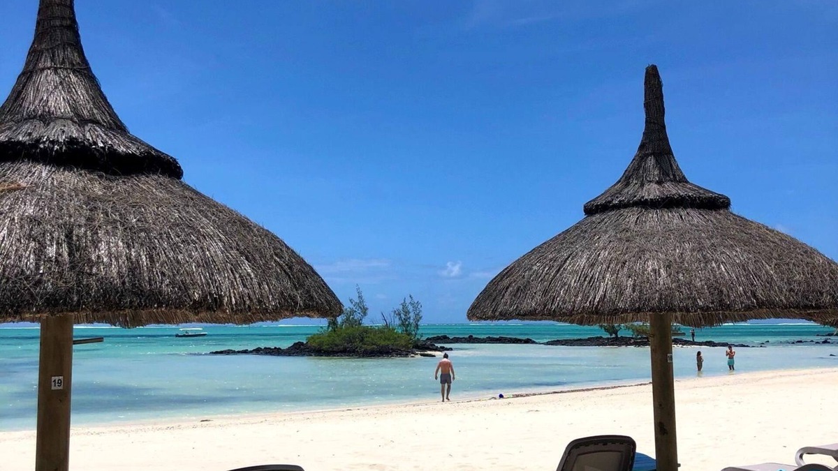 Grand River South East Apartment | Luxury 3 bedroom flat overhanging Anahita Golf Course off Ile aux Cerf