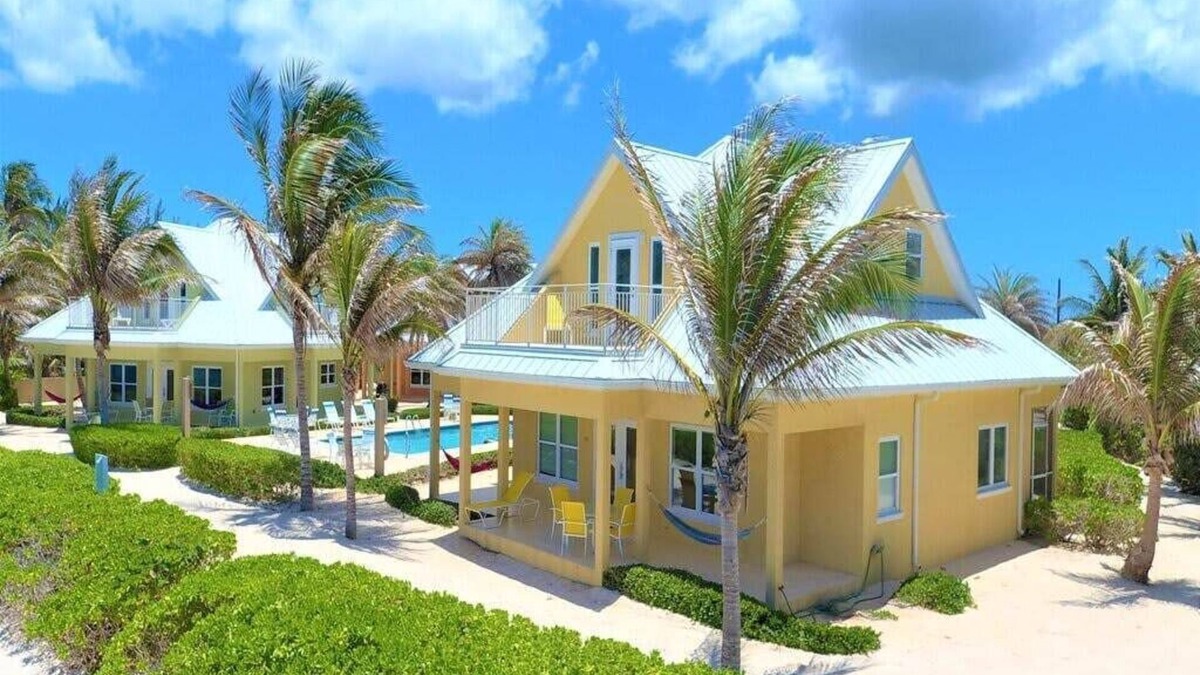 North Side House | Luxury 3bd Beach Front, # 5 Yellow, Stunning Views