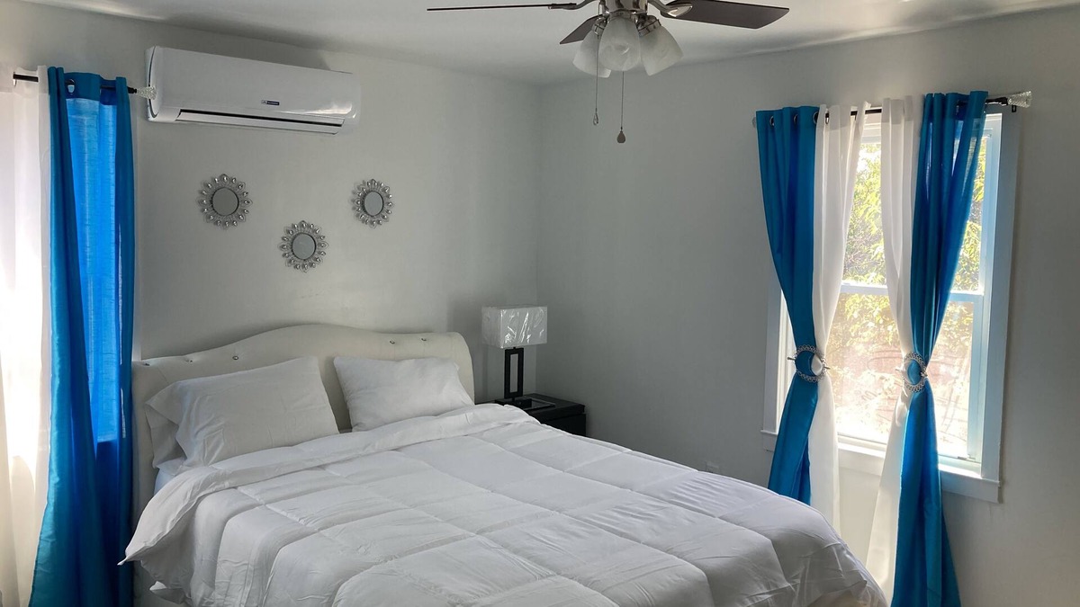 Primos Secane House | Luxury 3bed 1bath with free parking. Close to Philadelphia airport