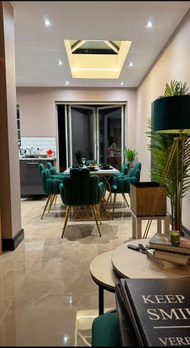 Sutton Coldfield Villa | Luxury 3bed Hot Tub and sauna facilities amazing location