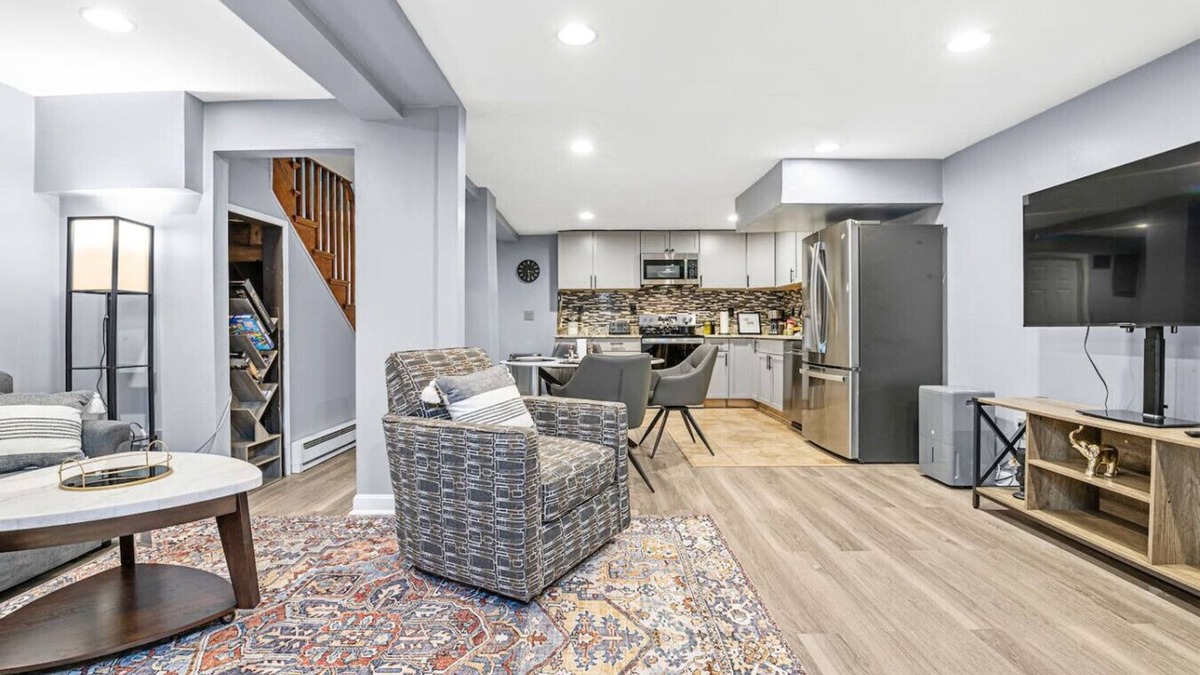 Washington Park Apartment | Luxury 3BR | Free Parking | Boston | ROKU TV