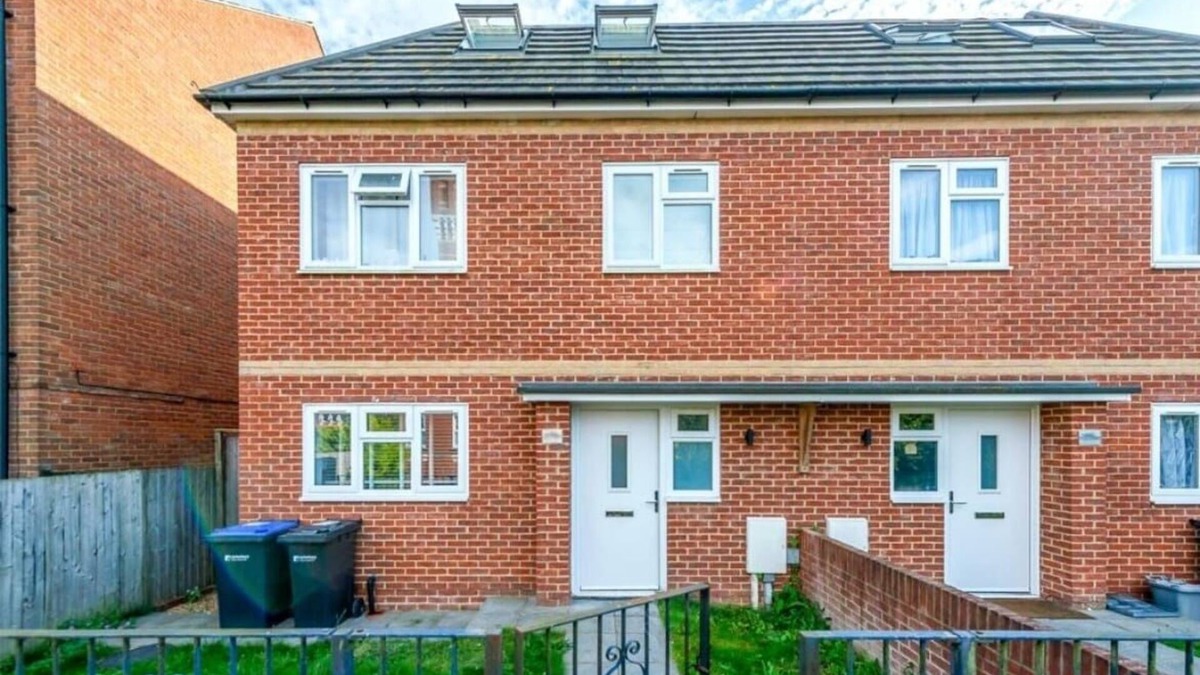 Petham House | Luxury 3BR Home, Chartham, Parking &Hot Tub