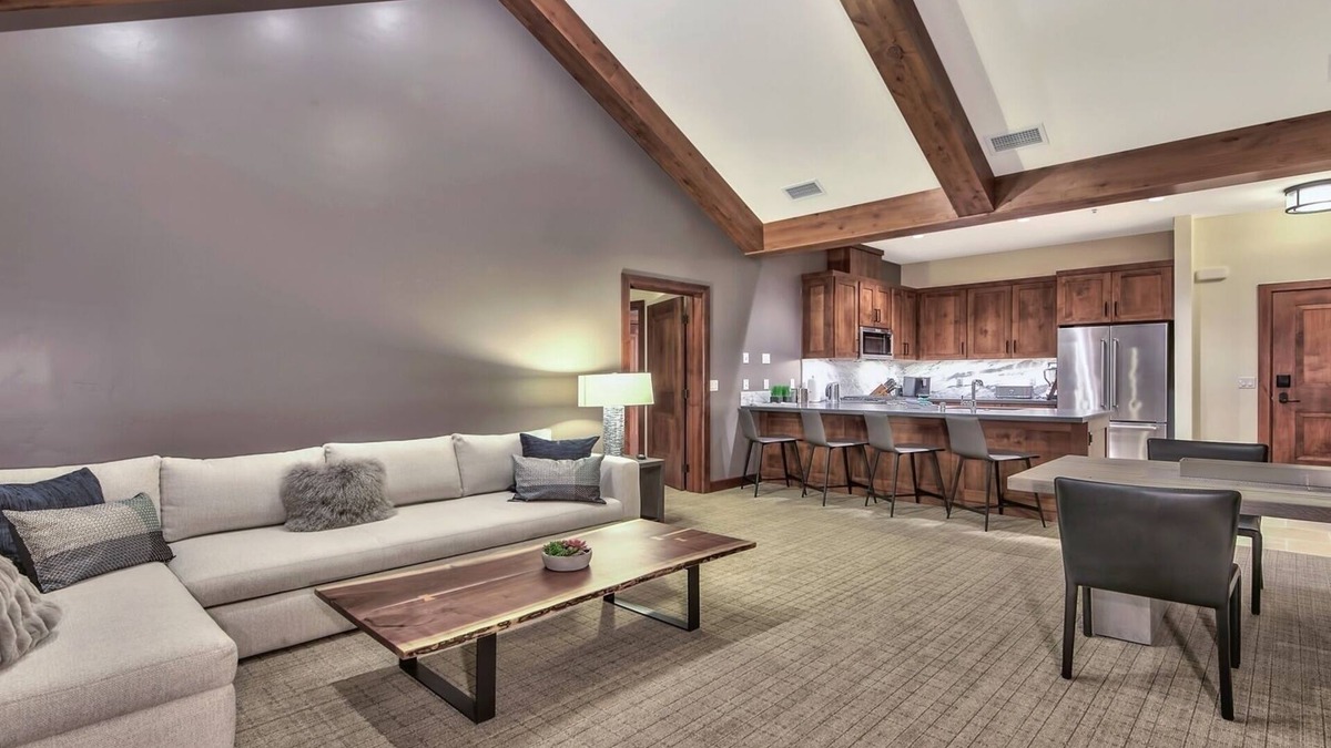 South Lake Tahoe Condo | Luxury 3Br Residence steps from Heavenly Village & Gondola