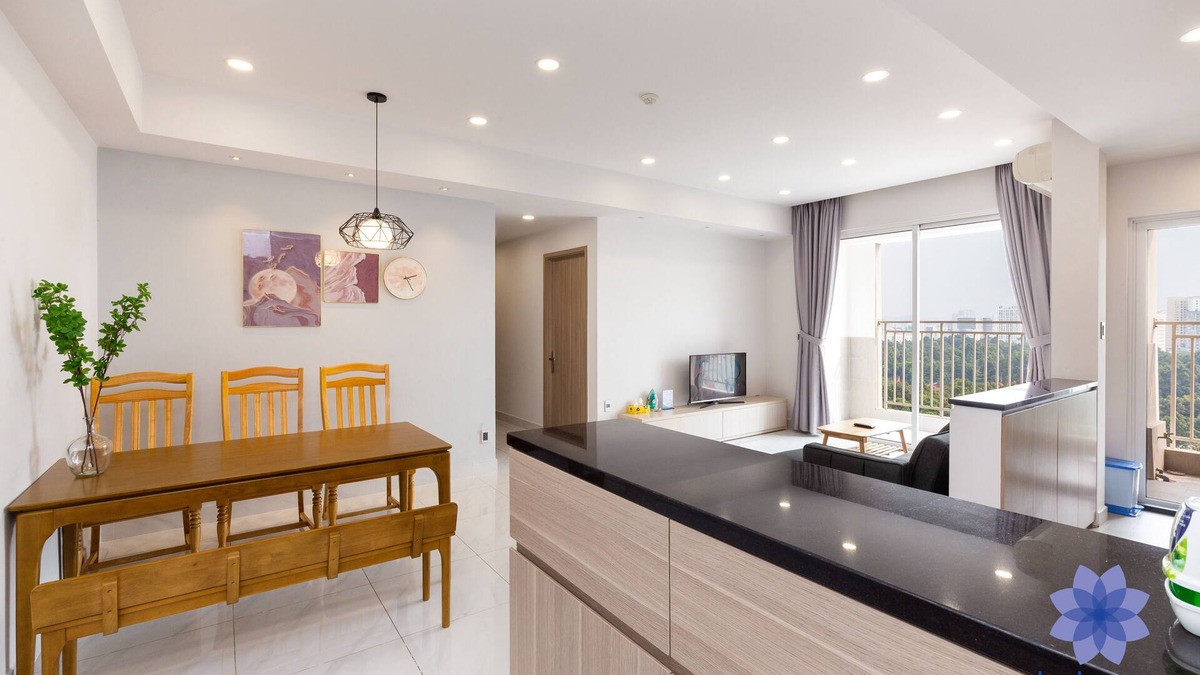 Phu Nhuan Apartment | Luxury 3Brs Apt w/Free Pool & Gym, 5mins from airport to building