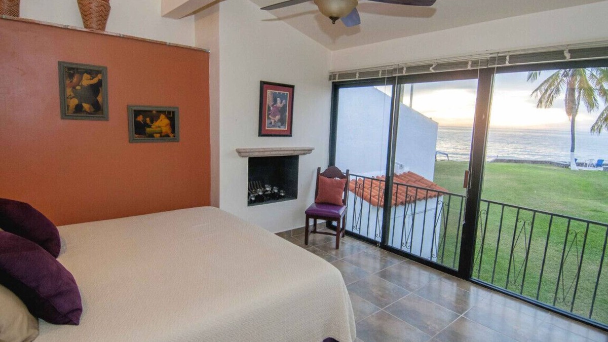 San Carlos Condo | Luxury 4 bed/4 bath Beach Front Condo - New and Completely Remodeled