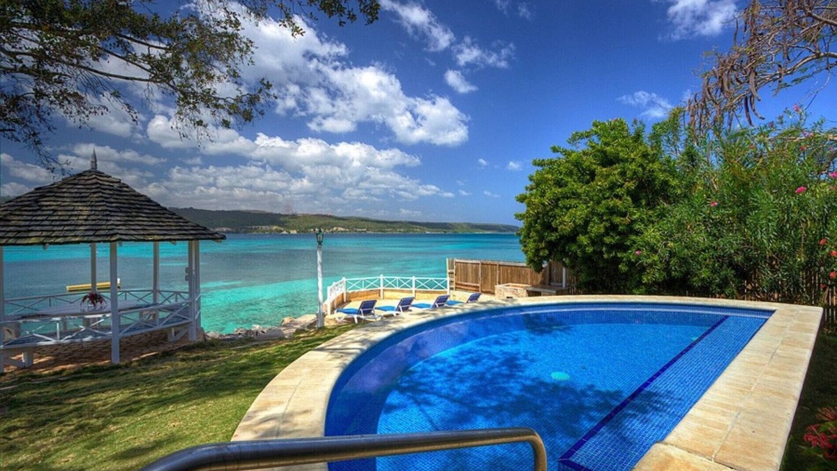 Discovery Bay Villa | Luxury 4 Bed Cottage in Discovery Bay, Jamaica - Fully Staffed