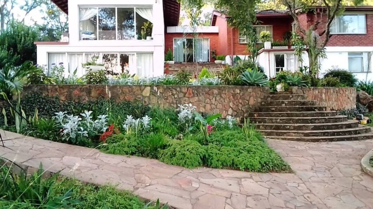 Harare House | Luxury 4 bed Hilltop Glen Lorne home