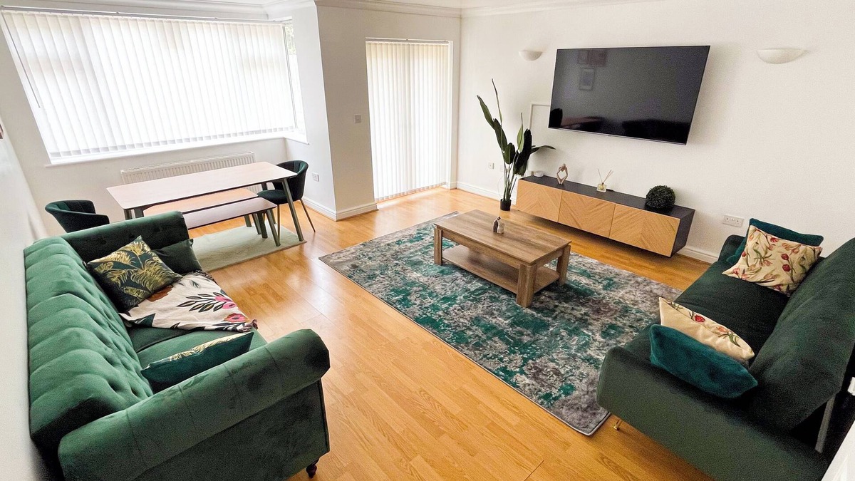 Alibon House | Luxury 4 bed house in Dagenham, United Kingdom
