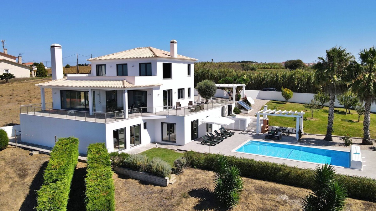 Casal do Pardo Villa | Luxury 4 Bed Villa With Large Heated Pool, Sleeps 8, Beautifully Appointed.