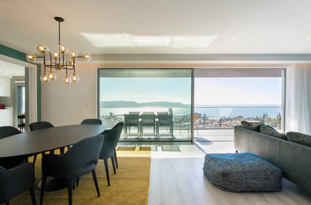 Alges Apartment | Luxury 4 bedr Flat w/PANORAMIC Views & Pool!