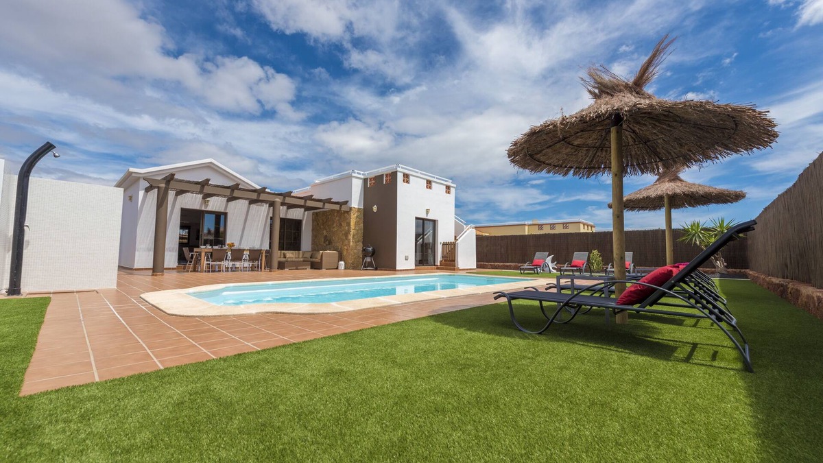 Caleta de Fuste Villa | Luxury 4-Bedroom Villa with Pool, Wi-Fi and Air Conditioning