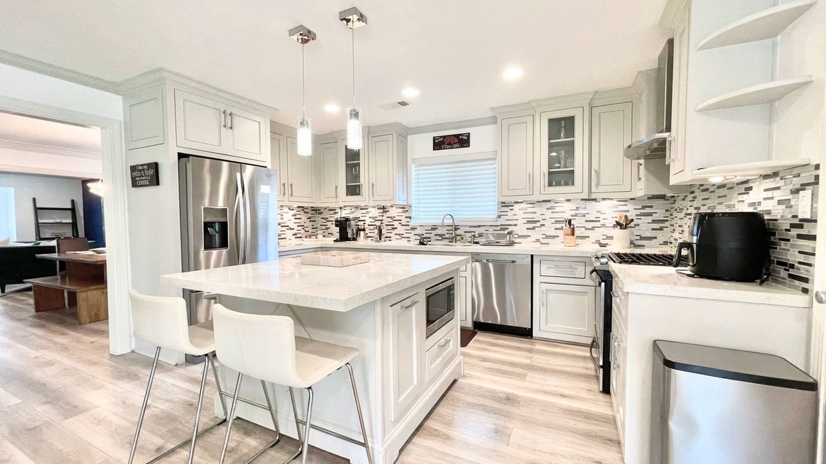 Houston House | Luxury 4 Bedroom 3 Bath w/POOL! Private Home Fully-furnished by MDA TMC Galleria