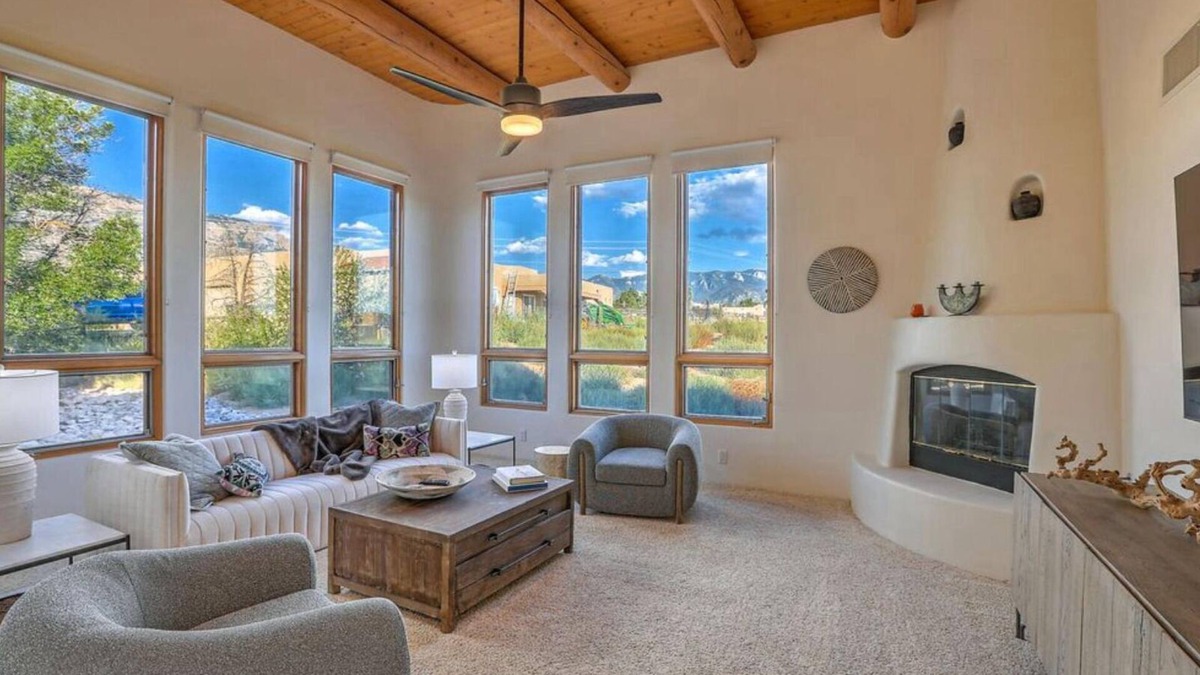 North Albuquerque Acres House | Luxury 4 Bedroom 3 Bath House in NAA
