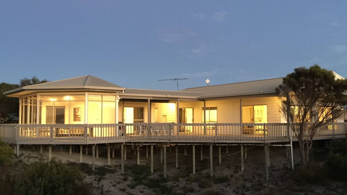 Island Beach House | Luxury 4 Bedroom/4 Bathroom Home with Large Deck, Beach Views & Free Wi-Fi