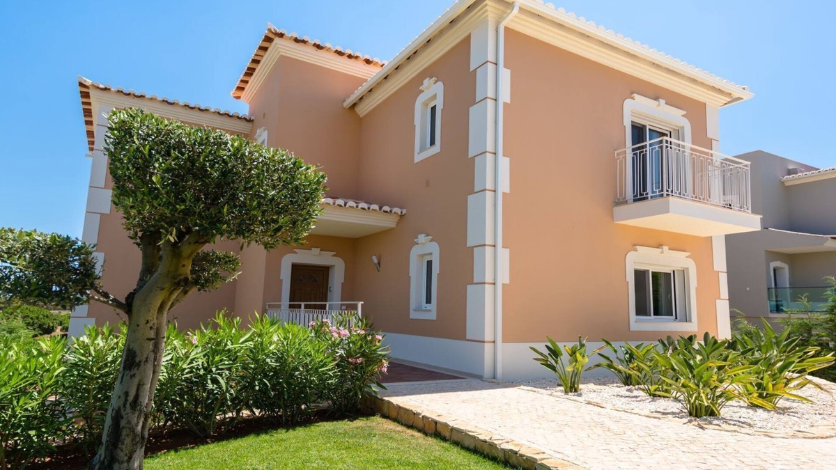 Atalaia House | Luxury 4 Bedroom Detached Villa on Boavista Golf Resort, Lagos