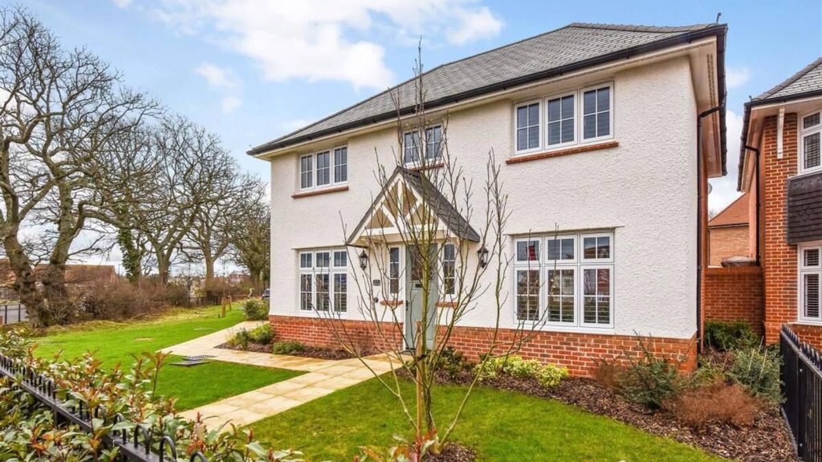 Waterlooville House | Luxury 4 Bedroom Detached House