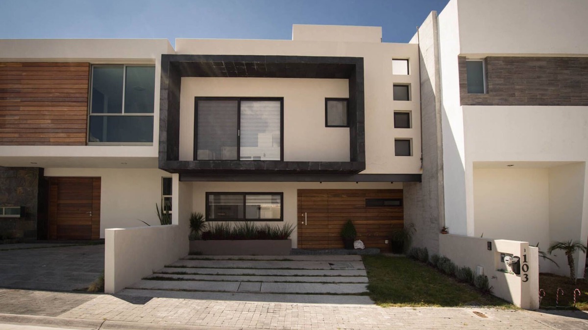 Queretaro House | Luxury 4 Bedroom House with Canyon Views. Very close to Downtown Querétaro.
