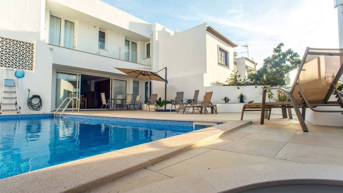 Tavira Cottage | Luxury 4 bedroom house with private pool in the city center