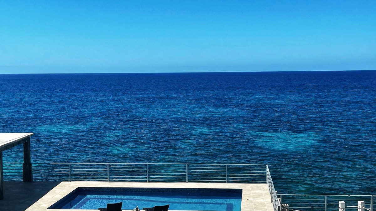 Whitehouse Villa | Luxury 4 Bedroom Oceanfront Villa