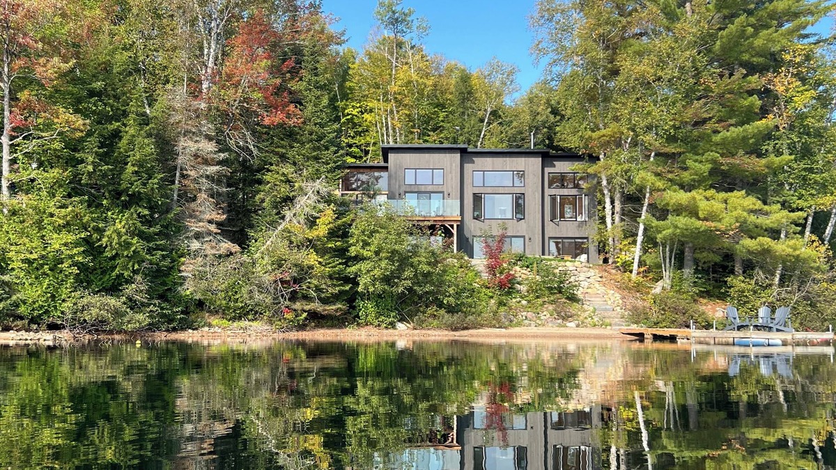 Hastings Highlands Cottage | Luxury 4 bedroom - Papineau Lake - Bancroft, Barry's Bay, Algonquin-4 season