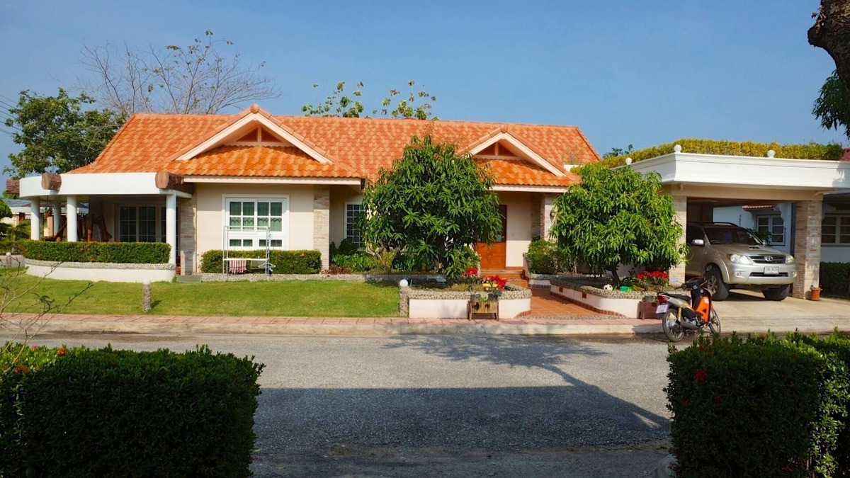 Kram Villa | Luxury 4 bedroom Villa with garden view
