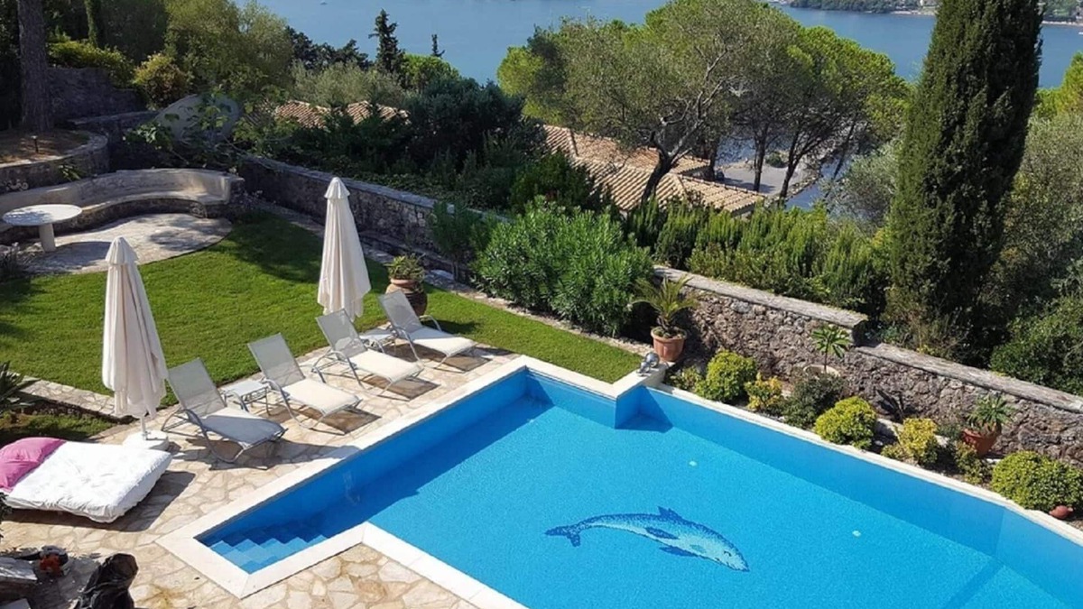 Limni Villa | Luxury 4 Bedroom Villa 'Still Waters' | KOMMENO | 'Prestige Collection'