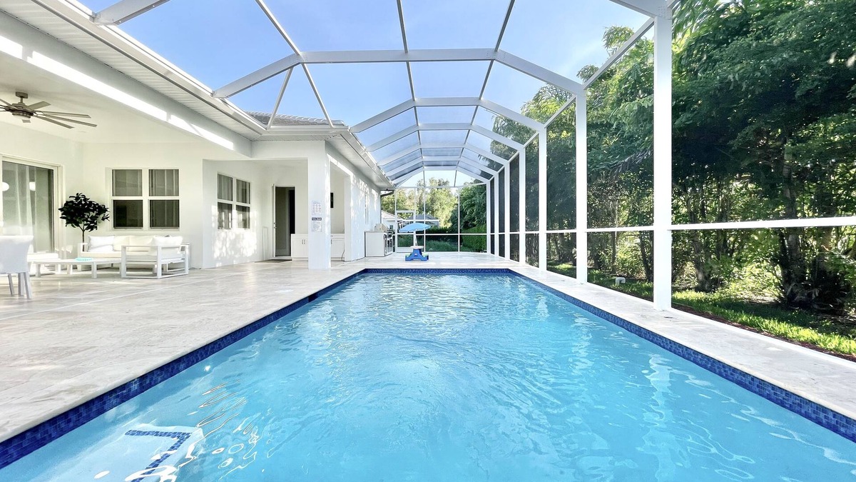 Willoughby Acres House | Luxury 4 bedrooms house with pool and office