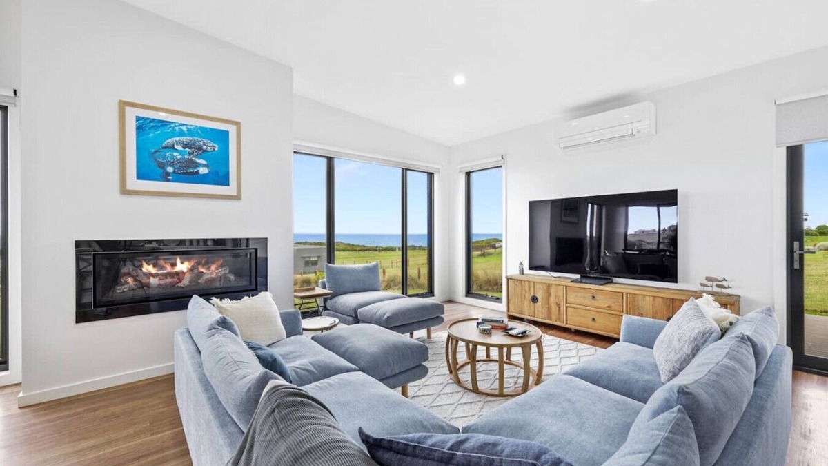 Warrnambool House | Luxury 4 br house with sea views