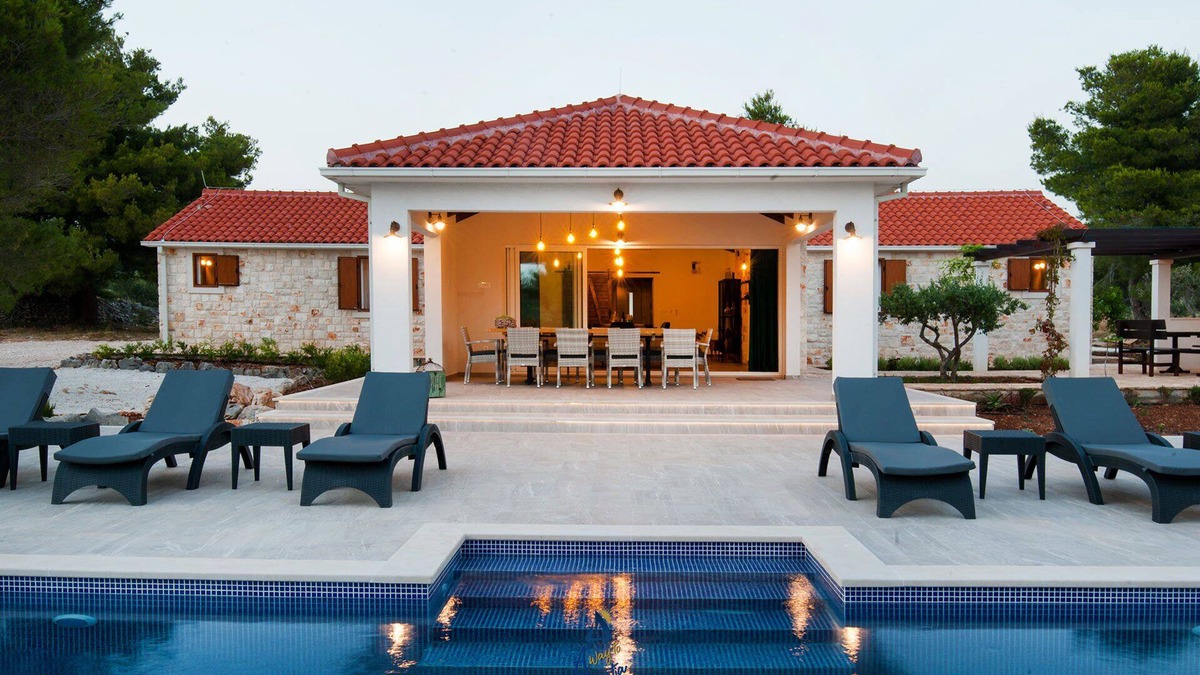 Milna (Brac) Villa | Luxury 4-BR Villa for 10 Heated Salt Water Pool