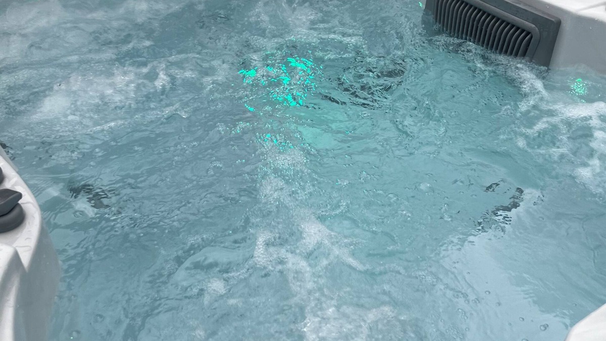 Crewe House | Luxury 4 Couples Hot Tub, New Wood-Burner, Spa Bathroom, Private Electric Gates