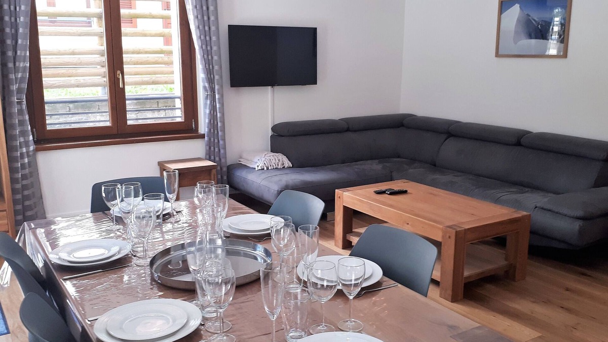 Chamonix City Centre Apartment | LUXURY 4 ROOM DUPLEX, GARDEN, FULL CENTER CHAMONIX, 4 STARS