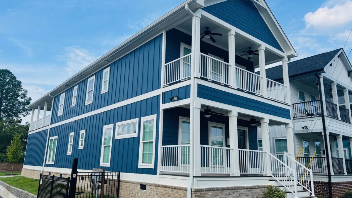 Augusta House | Luxury 4B/4.5b Home, EV Charger, deck by MCG