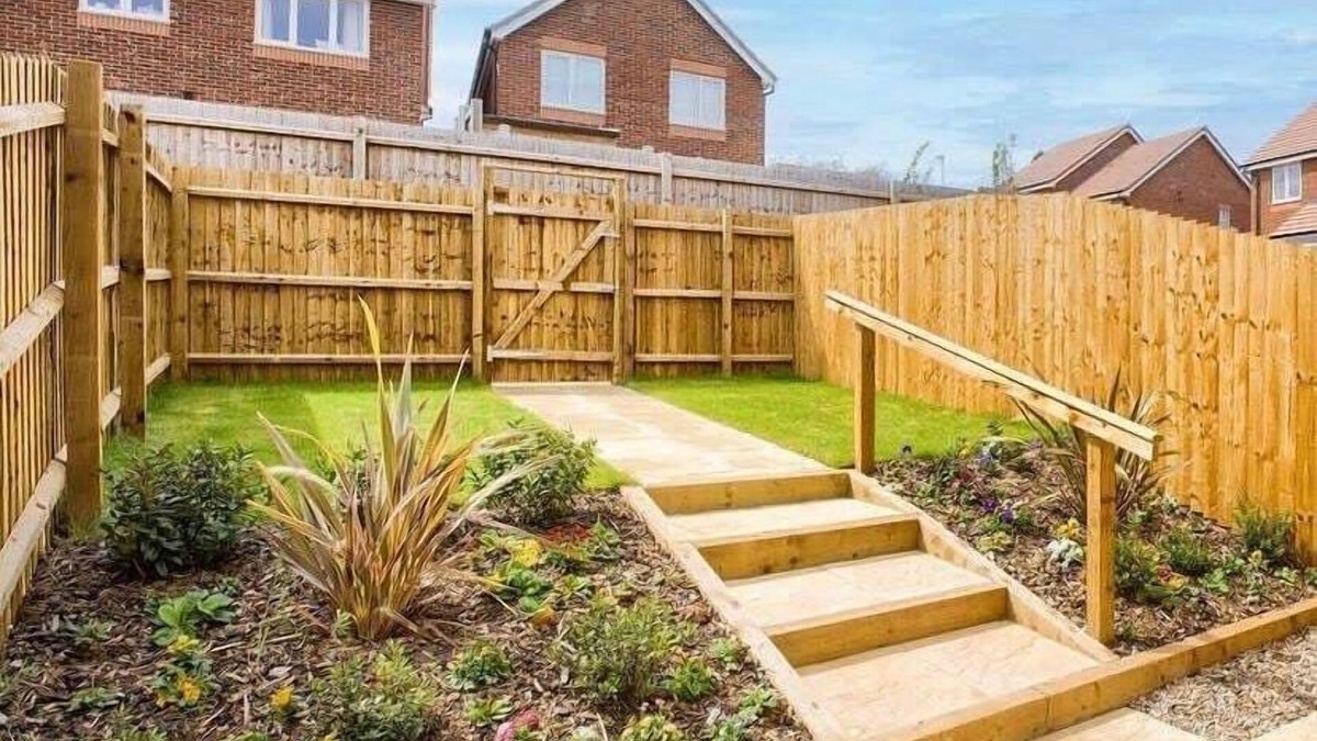 Nuneaton House | Luxury 4Bed Townhouse - Parking