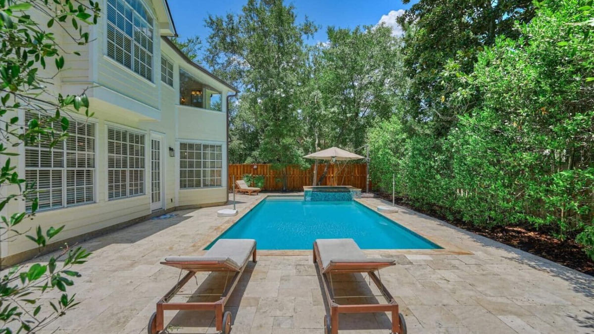 The Woodlands House | Luxury 4BR/3Bath with the heated pool and Spa