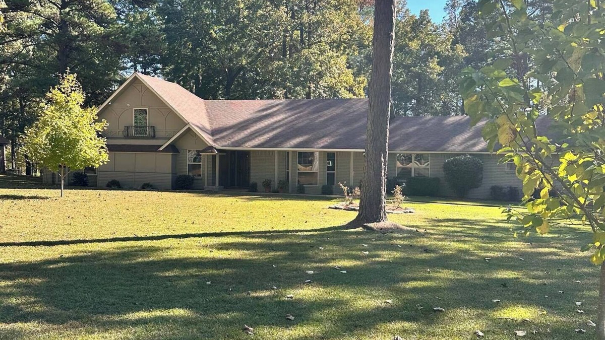 Redlick House | Luxury 4BR Home on Bringle Lake Trail