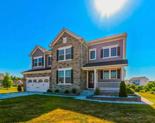 Winchester House | Luxury 4BR Retreat Kitchen Grill Fireplace