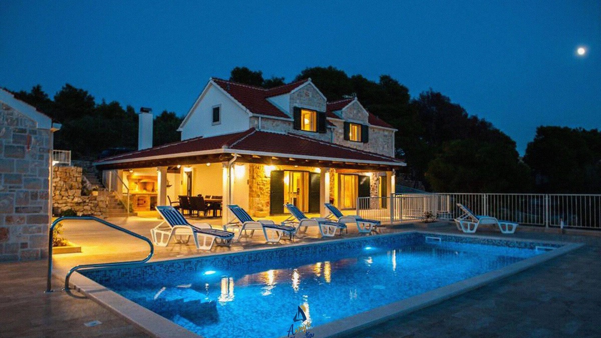Cove Osibova (Milna) Villa | Luxury 4BR Seafront Villa with Heated Pool