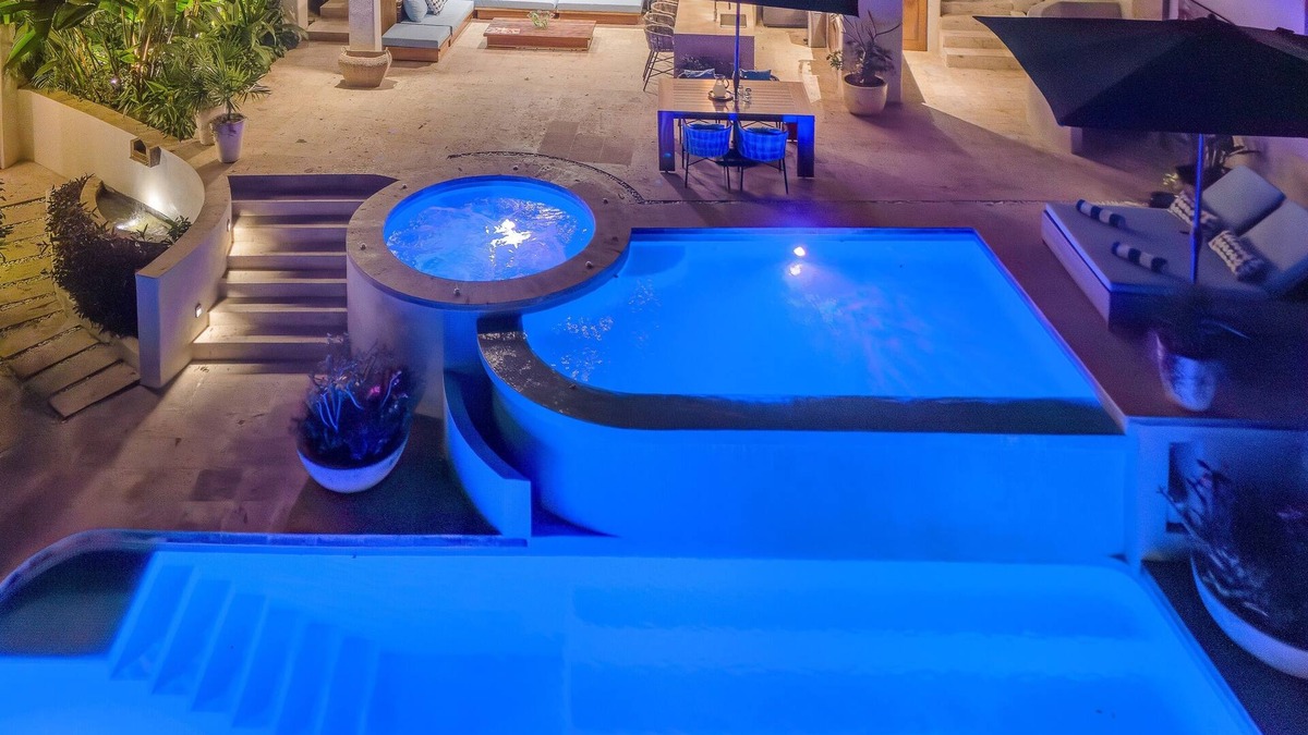 Conchas Chinas House | Luxury 5-7BR Villa, Full Staff, Saltwater Pool!