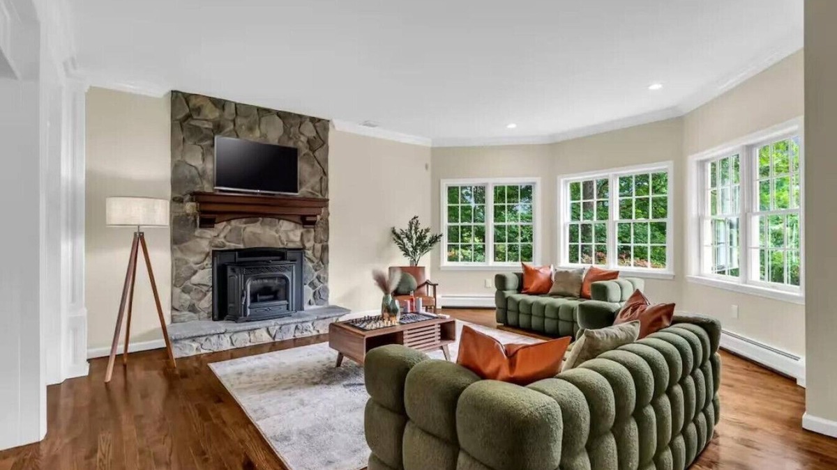 Stony Point Villa | Luxury 5-Bdrm Getaway Near West Point
