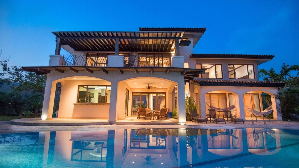 Samara Villa | Luxury 5 bdrm house, w 40-foot pool, 10 minute walk to beach