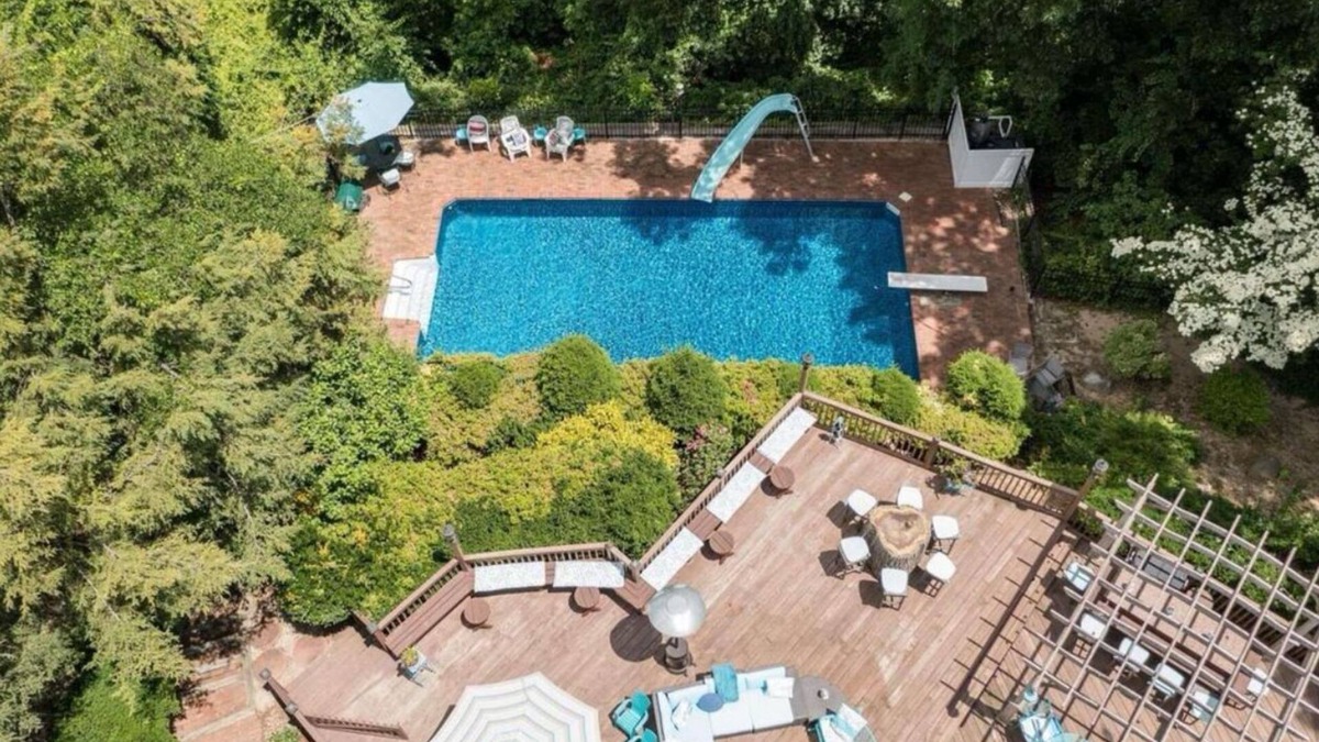 Melville House | Luxury 5-Bdrm Retreat
