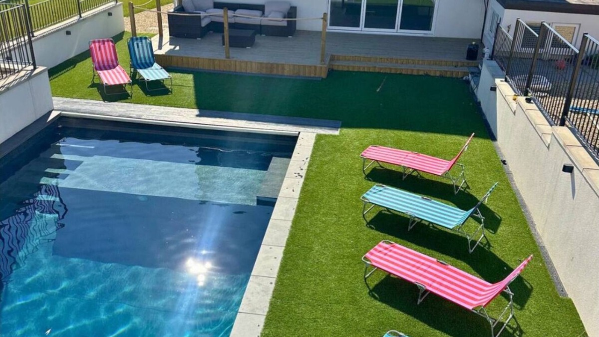 Patchway House | Luxury 5 Bed - Sleeps 14 - With Swimming Pool