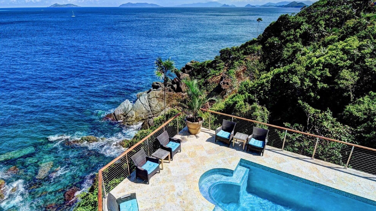 Peterborg Villa | Luxury 5 Bedroom Ensuite Ocean Front Villa with Pool with Stunning Views at Villa Sorriso
