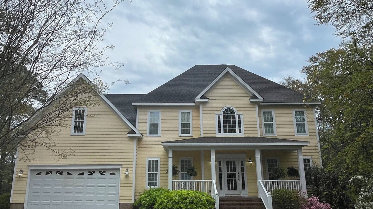 Cedar Point House | Luxury 5-bedroom house in Cedar Point with AC, WiFi, hotub, private yard & more!