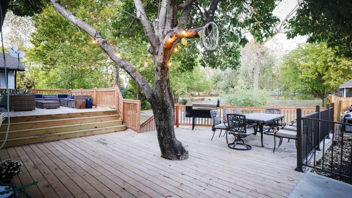 Olathe House | Luxury 5 bedroom home with Pool and 3 acers of private land.!