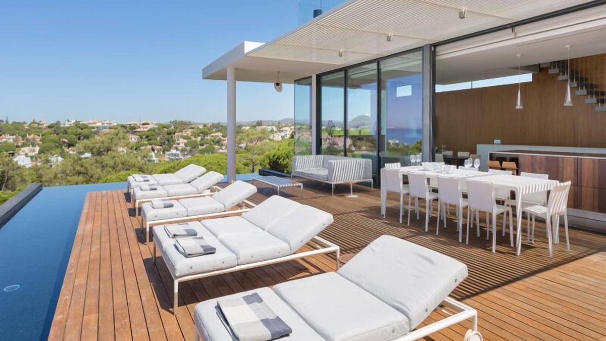 Vale do Garrao Villa | Luxury 5 bedroom villa with pool, sea views in Vale do Lobo J128 - Almancil, Algarve